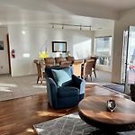 Oceanfront 2Br Condo, Private Beach & Patio, Rare Find