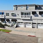 Juniper Beach Entire Home - Sleeps 18 - Oceanfront