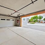 Modern 4Br - Private Balcony - Garage Parking