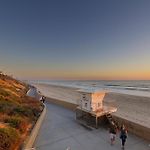 90 Walk Score - Steps To Beach & Dining - Reserved Parking