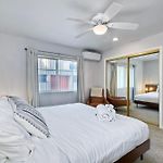 90 Walk Score - Steps To Beach & Dining - Reserved Parking
