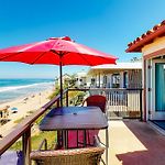 3009 Ocean Street A Beachfront Condo With Balcony & Deck