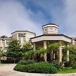 West Inn & Suites