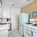 Walk To Beach - Ev Charger - Outdoor Dining - 2Br