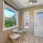 Walk To Beach - Ev Charger - Outdoor Dining - 2Br