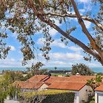 2Br Condo With Views Near Shops And Food, Fast Wifi