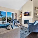 2Br Condo With Views Near Shops And Food, Fast Wifi