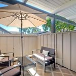 90 Walk Score, Private Patio, Steps To Beach & Dining, Parking