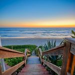 Oceanfront Condo, Private Balcony, Beach Access, Bbq