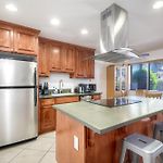 90 Walk Score, Private Patio, Steps To Beach & Dining, Parking