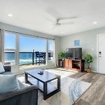 Oceanfront Condo, Private Balcony, Beach Access, Bbq