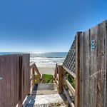 Oceanfront Condo, Private Patio, Beach Access, Bbq