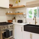 Elegant 2Br With Outdoor Space