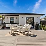 2 Bedroom With Ocean Views Large Deck Remodeled