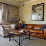 Resort Suite With Tennis Court View & King Beds
