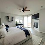Luxury Coastal Retreat - Beach & Lagoon