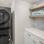 3 Minute Walk To Beach 4 Bedroom Home