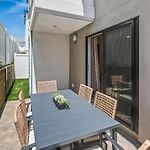 3 Minute Walk To Beach 4 Bedroom Home