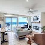 Oceanfront 2Br - Private Patio - Steps To Beach