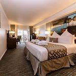 Tamarack Beach Hotel