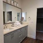 Master Bedroom-2 With Bathroom, Parking, Balcony 4-Min Walking To The Beach & Downtown In Carlsbad
