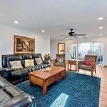 Great Group Retreat! Hacienda Decor, Spacious Floor Plan, Private Backyard