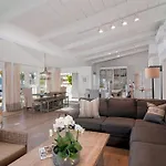 Walk To Beach, Ac, Firepit, Grill