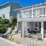 Remodeled Beach Bungalow, Block To The Beach