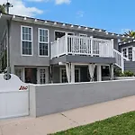 Remodeled Beach Bungalow, Block To The Beach