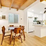 Newly Renovated Tropical Bungalow In Carlsbad