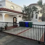 Oceanfront 2Br Condo, Private Beach & Patio, Rare Find