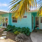 Luxury Beach House. Pool/Hot Tub! Walk To Beach!