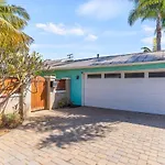 Luxury Beach House. Pool/Hot Tub! Walk To Beach!