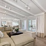 Juniper Beach Entire Home - Sleeps 18 - Oceanfront