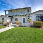 90 Walk Score, Steps To Beach, Dining