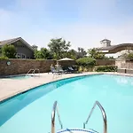 West Inn & Suites