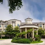 West Inn & Suites