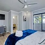 Coastal Bliss - Seashell Cove Retreat - Luxury Living Steps From Beach & Lagoon