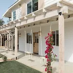 Elegant 2Br With Outdoor Space