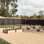 Elegant 2Br With Outdoor Space