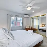 90 Walk Score - Steps To Beach & Dining - Reserved Parking