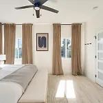 Coastal Escape Walk To Beach, Hot Tub, Fire Pits