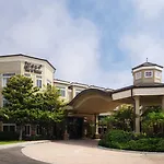 West Inn & Suites