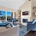 2Br Condo With Views Near Shops And Food, Fast Wifi