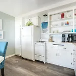 Oceanfront Apartment, Private Balcony, Beach Access, Sunset Views
