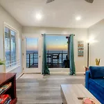 Oceanfront Condo, Private Balcony, Beach Access, Sunset Views