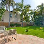 Ultimate Beach Bungalow - 1 Block From Beach - Huge Backyard