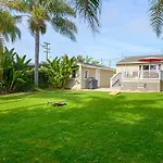 Ultimate Beach Bungalow - 1 Block From Beach - Huge Backyard
