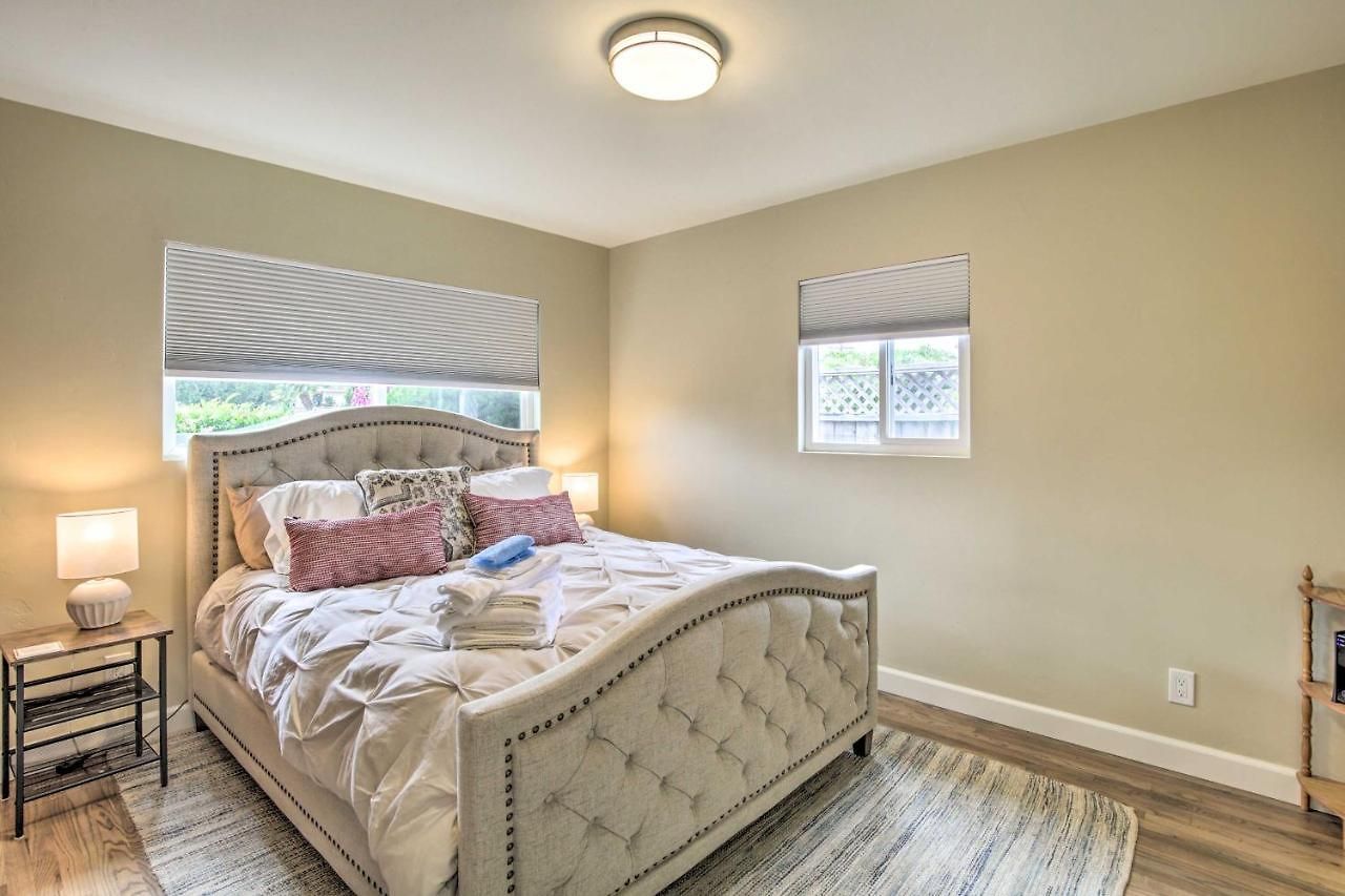 Coastal Home: 1 Mi To & Downtown Holiday home