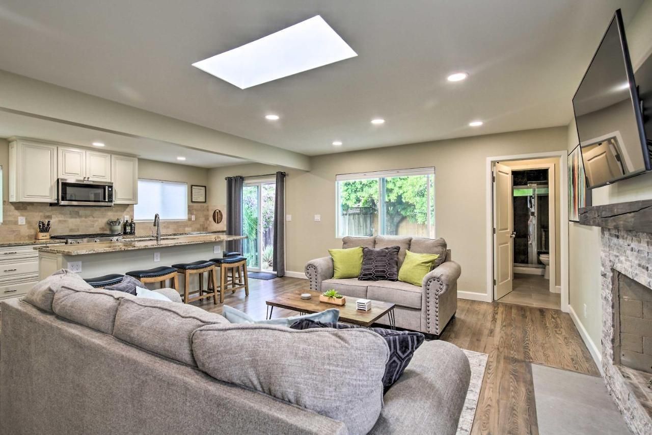 Coastal Home: 1 Mi To & Downtown Carlsbad
